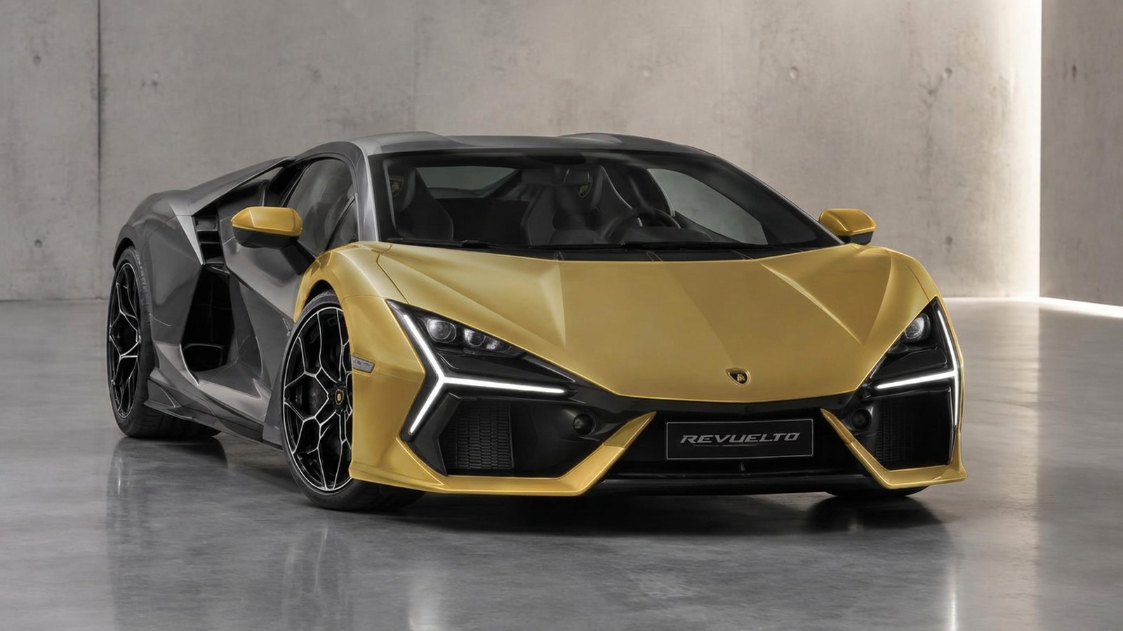 Lamborghini Revuelto — Full Front