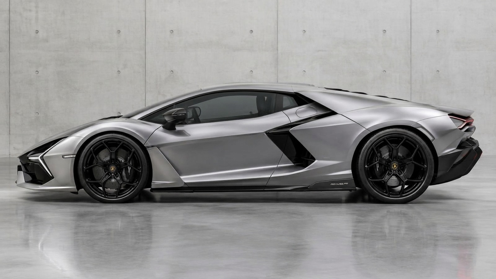 Lamborghini Revuelto — Factory tint